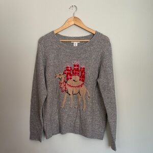 Charming Gray Sweater with Camel Design cupcakes and cashmere Design